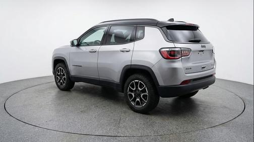 Silver Zynith Metallic Clearcoat 2025 Jeep Compass Trailhawk