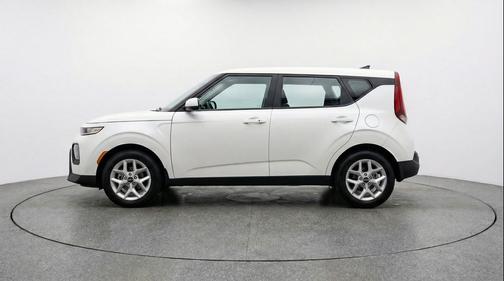 Snow White Pearl 2025 Kia Soul LX