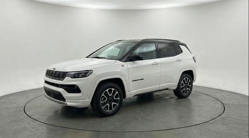 Bright White Clearcoat 2025 Jeep Compass Trailhawk