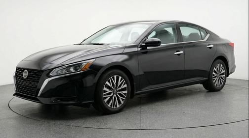 Super Black 2025 Nissan Altima SV FWD