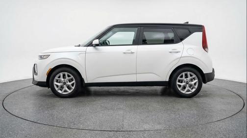 Snow White Pearl 2025 Kia Soul LX