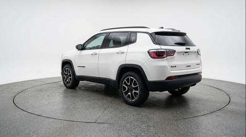 Bright White Clearcoat 2025 Jeep Compass Trailhawk