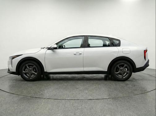 Snow White Pearl 2025 Kia K4 LXS