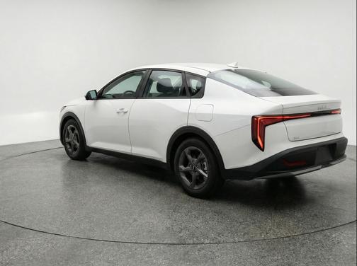 Snow White Pearl 2025 Kia K4 LXS