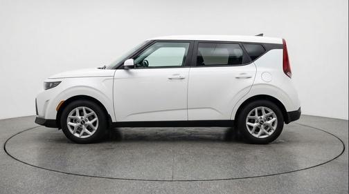 Snow White Pearl 2025 Kia Soul LX