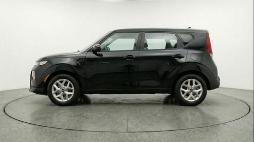 Fusion Black 2025 Kia Soul LX