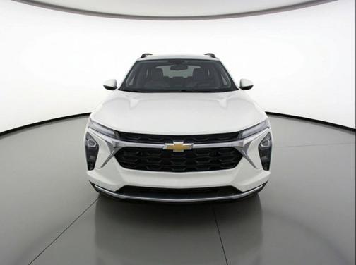 Summit White 2025 Chevrolet Trax LT