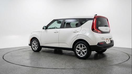 Snow White Pearl 2025 Kia Soul LX