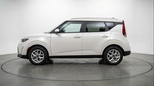 Snow White Pearl 2025 Kia Soul LX