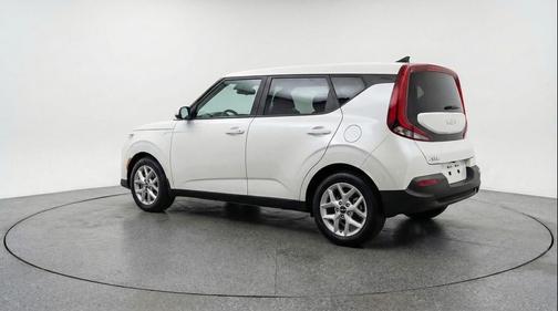 Snow White Pearl 2025 Kia Soul LX