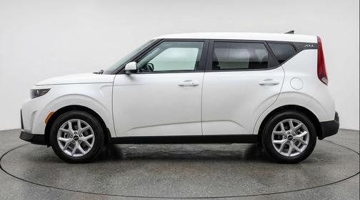 Snow White Pearl 2025 Kia Soul LX