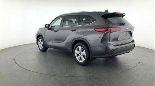 Magnetic Gray Metallic 2025 Toyota Highlander LE