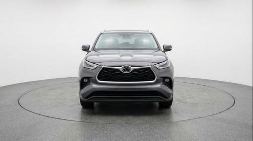 Magnetic Gray Metallic 2025 Toyota Highlander LE