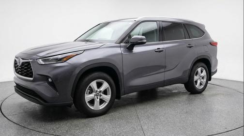 Magnetic Gray Metallic 2025 Toyota Highlander LE