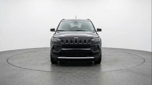 Diamond Black Crystal Pearlcoat 2025 Jeep Compass Latitude