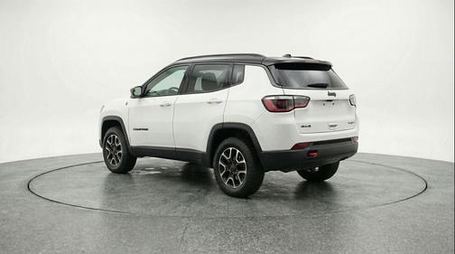 Bright White Clearcoat 2025 Jeep Compass Trailhawk