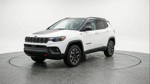 Bright White Clearcoat 2025 Jeep Compass Trailhawk
