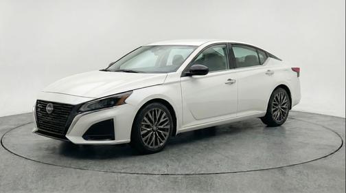 Pearl White Tricoat 2025 Nissan Altima SV FWD