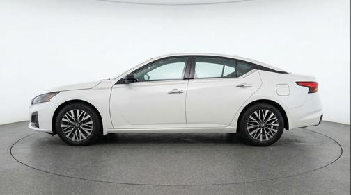 Pearl White Tricoat 2025 Nissan Altima SV FWD