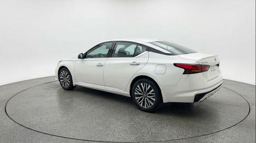 Pearl White Tricoat 2025 Nissan Altima SV FWD