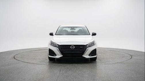 Glacier White 2025 Nissan Altima SV FWD