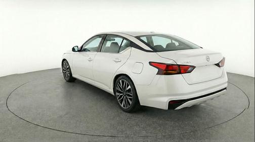 Glacier White 2025 Nissan Altima SV FWD