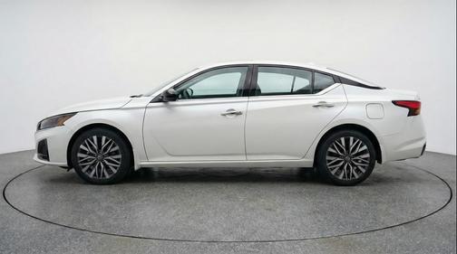 Glacier White 2025 Nissan Altima SV FWD
