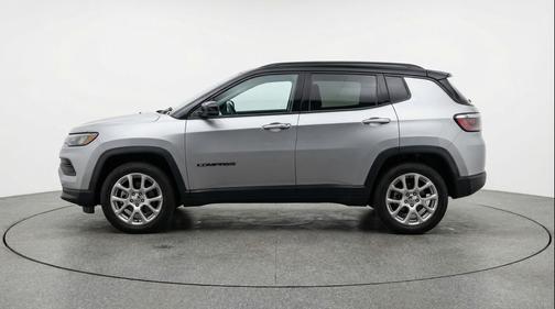 Silver Zynith Metallic Clearcoat 2025 Jeep Compass Limited