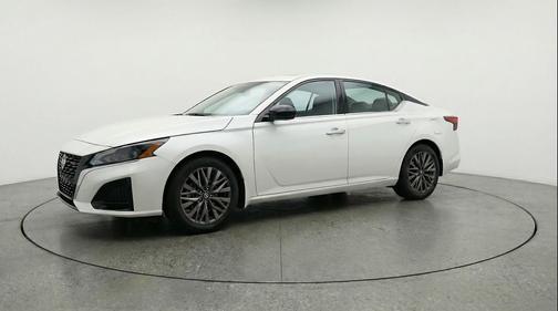 Glacier White 2025 Nissan Altima SV FWD