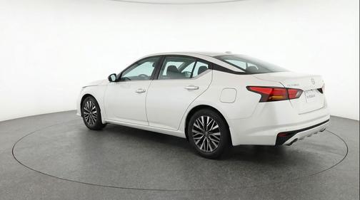 Glacier White 2025 Nissan Altima SV FWD