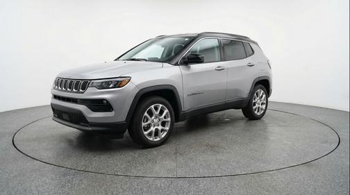 Silver Zynith Metallic Clearcoat 2025 Jeep Compass Limited