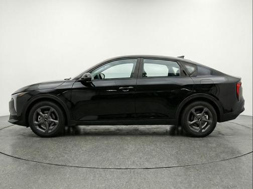 Aurora Black Pearl 2025 Kia K4 LXS