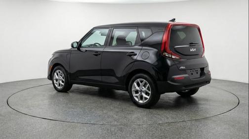 Fusion Black 2025 Kia Soul LX
