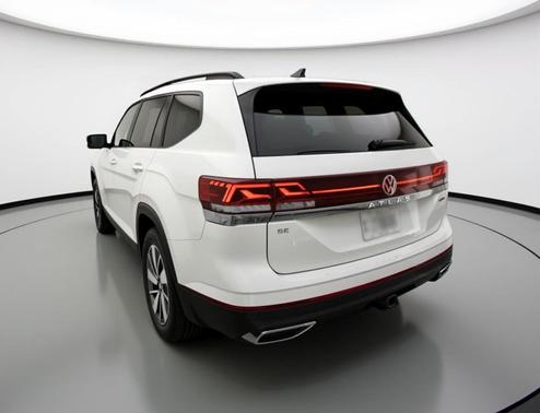 Pure White 2025 Volkswagen Atlas 2.0T SE w/Technology 4MOTION