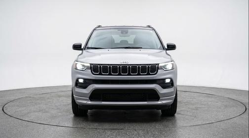 Silver Zynith Metallic Clearcoat 2025 Jeep Compass Limited
