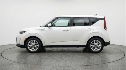 Snow White Pearl 2025 Kia Soul LX