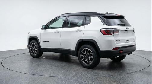 Bright White Clearcoat 2025 Jeep Compass Trailhawk