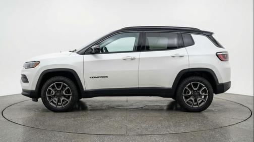Bright White Clearcoat 2025 Jeep Compass Trailhawk