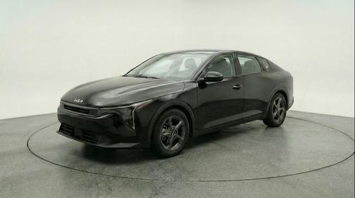 Aurora Black Pearl 2025 Kia K4 LXS