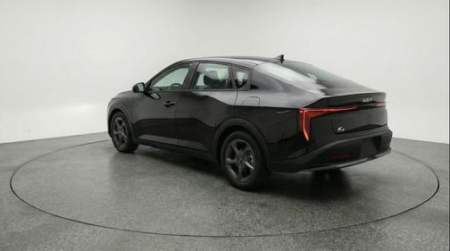 Aurora Black Pearl 2025 Kia K4 LXS