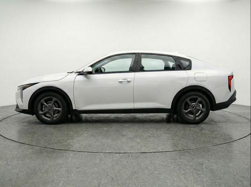 Snow White Pearl 2025 Kia K4 LXS