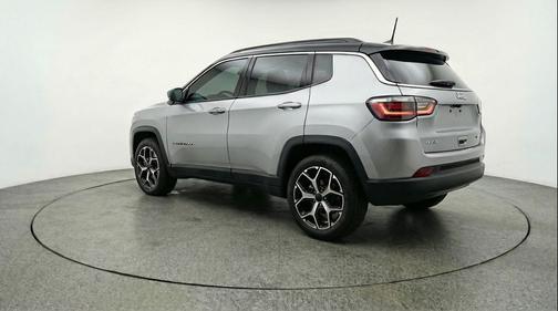 Silver Zynith Metallic Clearcoat 2025 Jeep Compass Limited