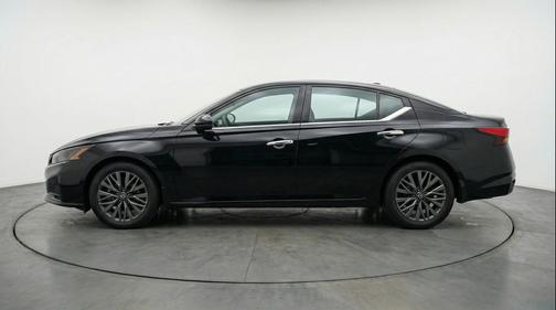 Super Black 2025 Nissan Altima SV FWD