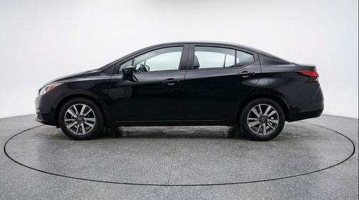 Super Black 2025 Nissan Versa 1.6 SV