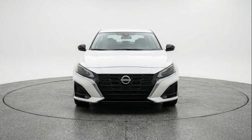 Glacier White 2025 Nissan Altima SV FWD