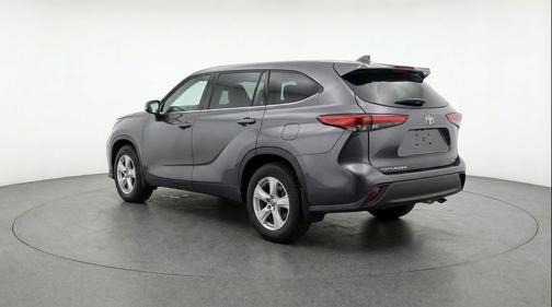 Magnetic Gray Metallic 2025 Toyota Highlander LE