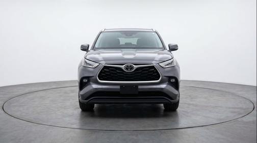 Magnetic Gray Metallic 2025 Toyota Highlander LE
