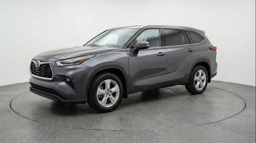 Magnetic Gray Metallic 2025 Toyota Highlander LE