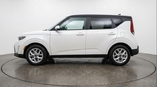 Snow White Pearl 2025 Kia Soul LX