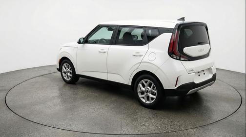 Snow White Pearl 2025 Kia Soul LX